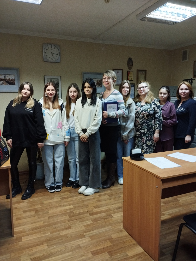 Была проведена экскурсия, посвященная знакомству с документами архива